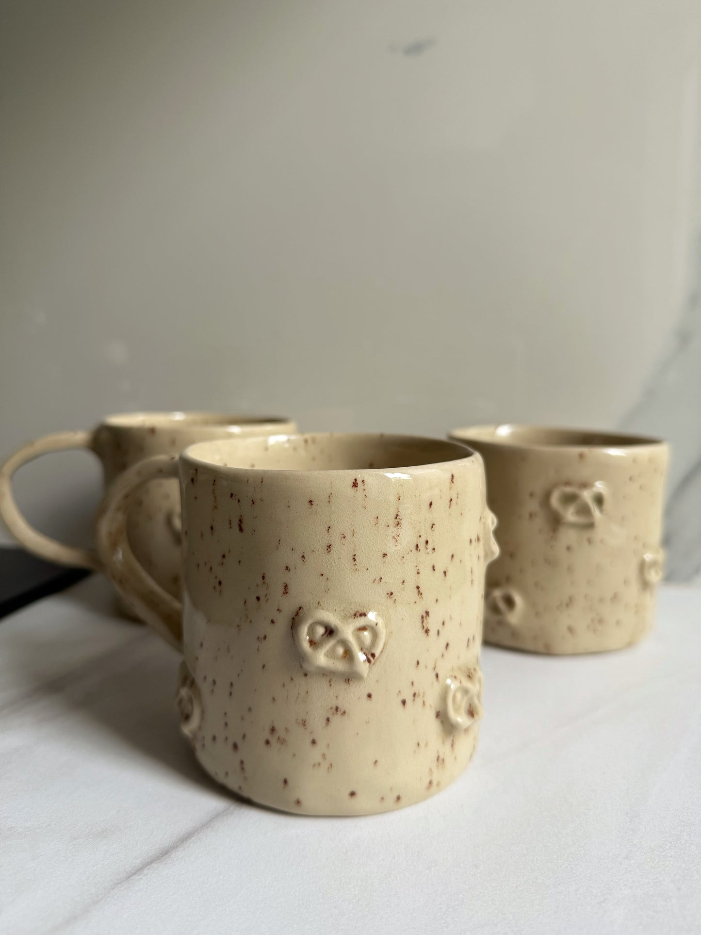 Tasse bretzel imparfaite